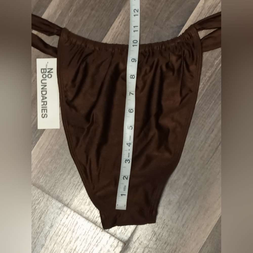𝑪𝒉𝒆𝒆𝒌𝒚 𝑯𝒊𝒈𝒉 𝑳𝒆𝒈 𝑩𝒓𝒐𝒘𝒏 𝑩𝒊𝒌𝒊𝒏𝒊 𝑩𝒐𝒕𝒕𝒐𝒎𝒔 - Picture 6 of 10